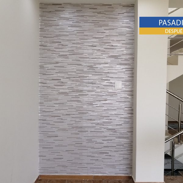 Instalación de papel tapiz para pared de sala